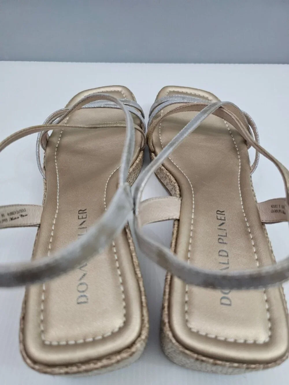 Donald Pliner Rosalie Strappy Wedge Sandal Womens 9.5 Platino Gold Leather NEW